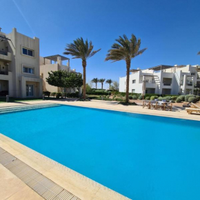 2 bedroom overlooking lagoon and pool in Joubal, El Gouna